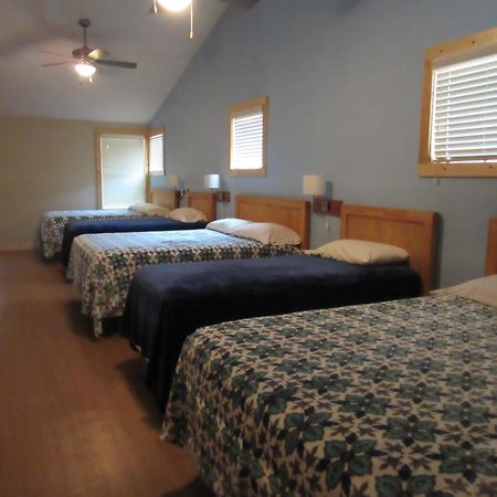 Seven Bluff Cabins Concan Extérieur photo