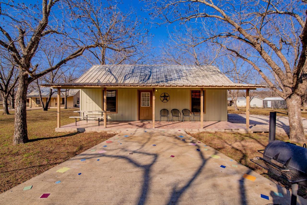 Seven Bluff Cabins Concan Extérieur photo