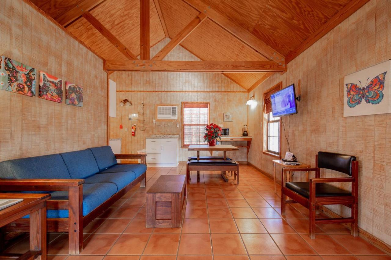 Seven Bluff Cabins Concan Extérieur photo