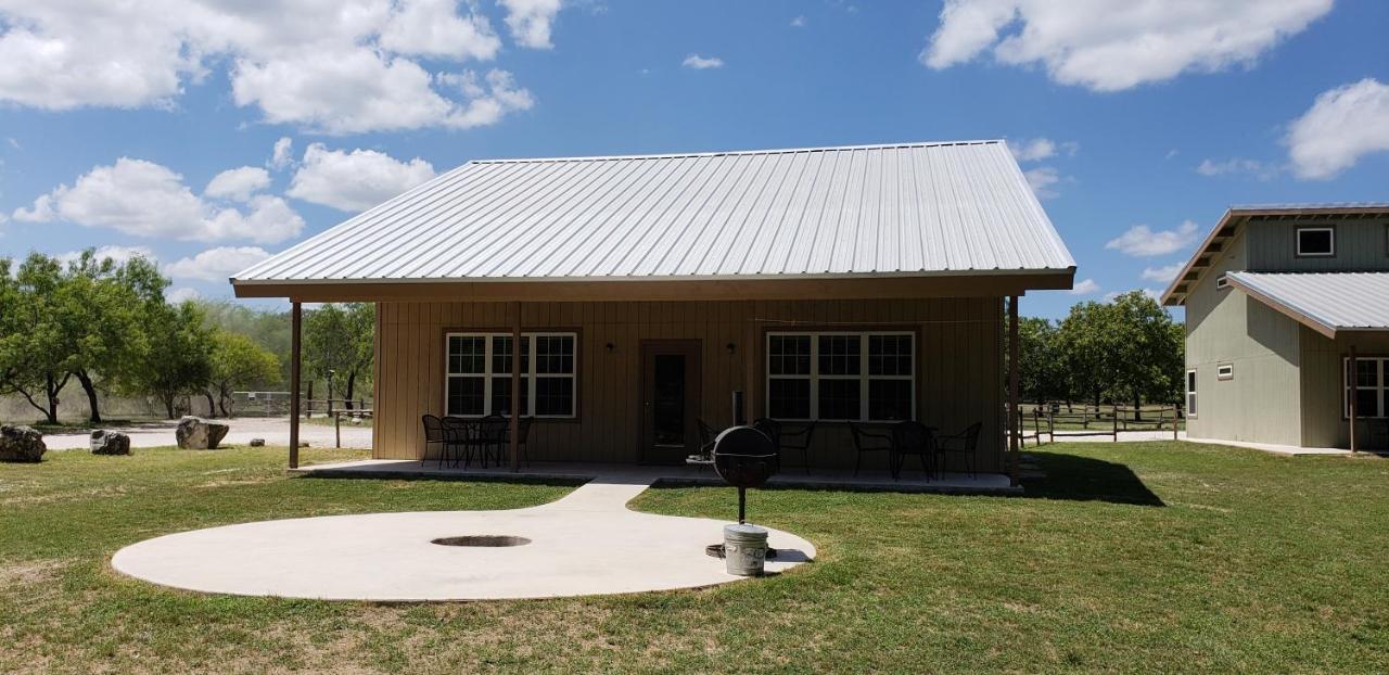 Seven Bluff Cabins Concan Extérieur photo