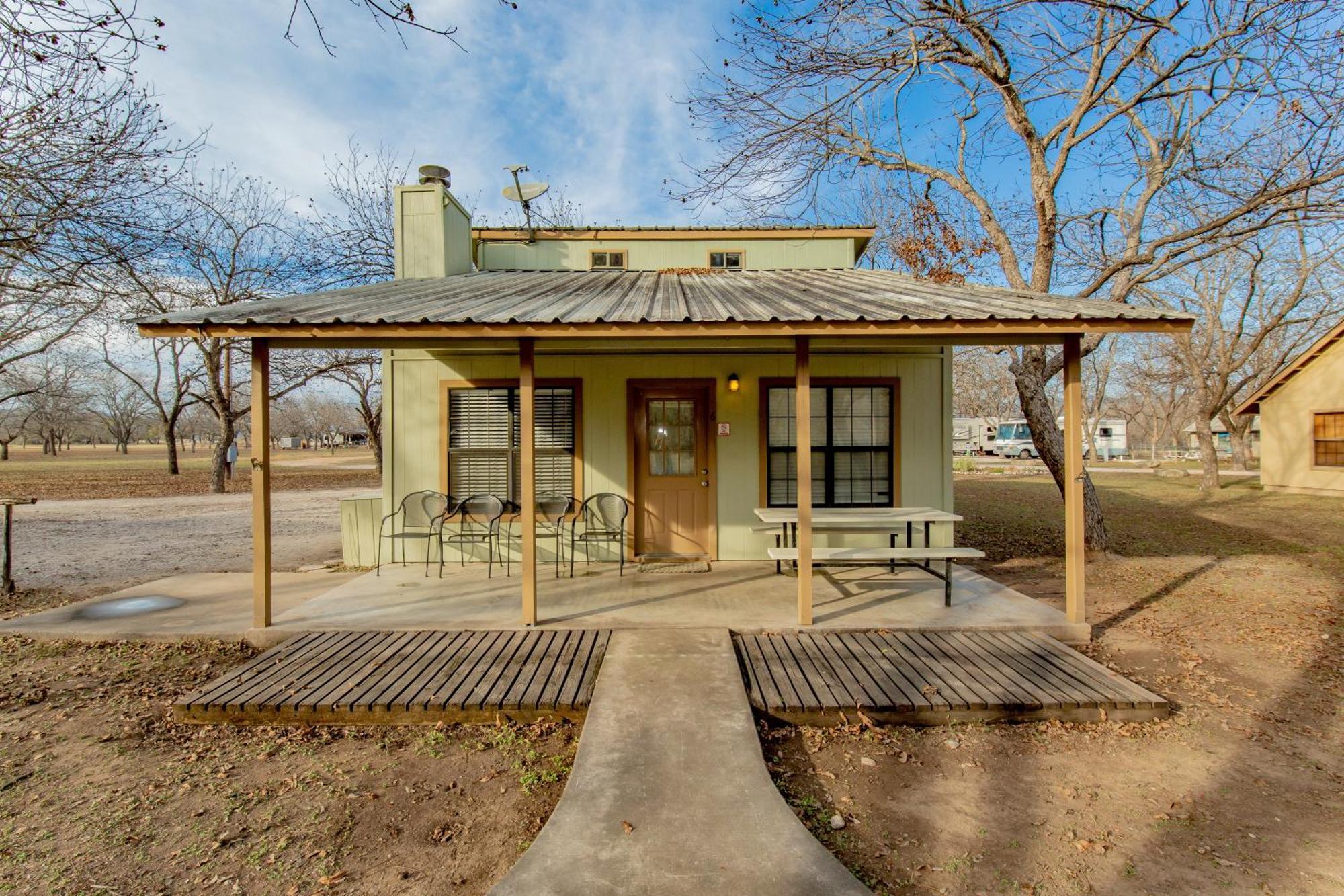 Seven Bluff Cabins Concan Extérieur photo